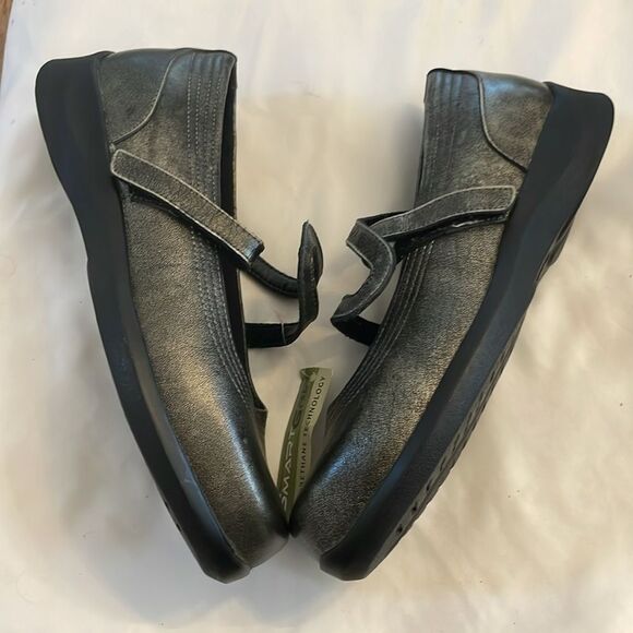 APEX WOMENS MARY JANE STYLE PEWTER SHOES.   NEW WITH TAGS - Picture 3 of 13